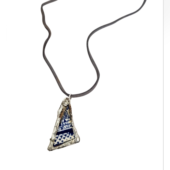 Hand Crafted Jewelry - Blue Willow China Triangle Shard Pendant Silver Plated Necklace Faux Gray Cord